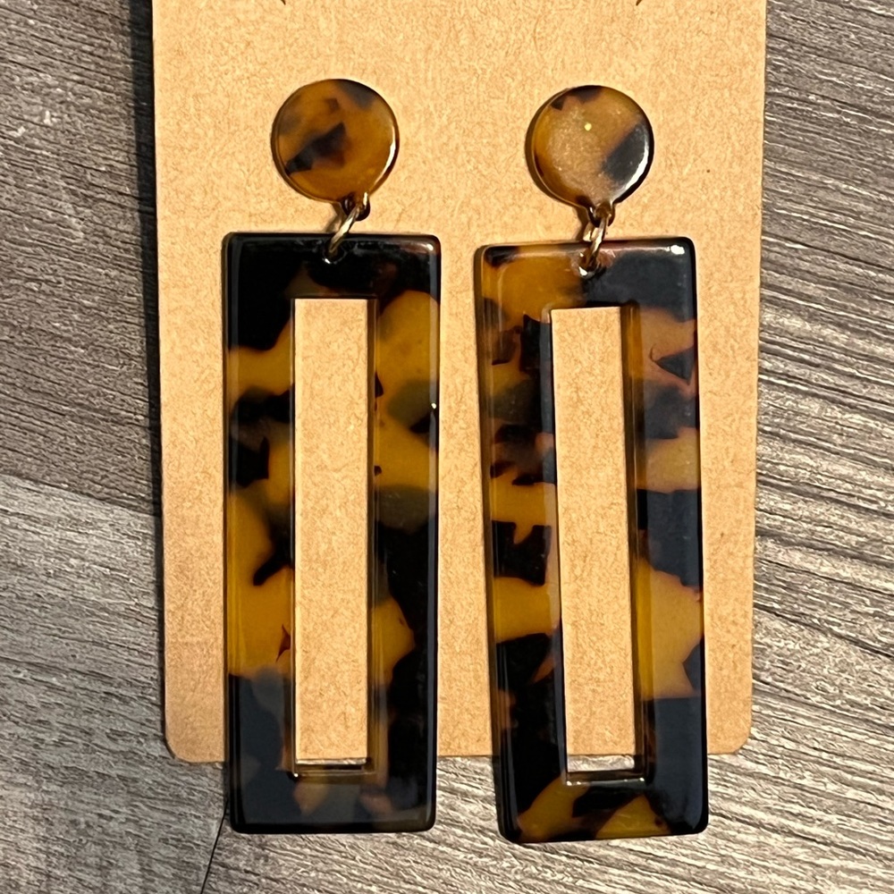 Tortoise Shell Earrings - Picture 2 of 3